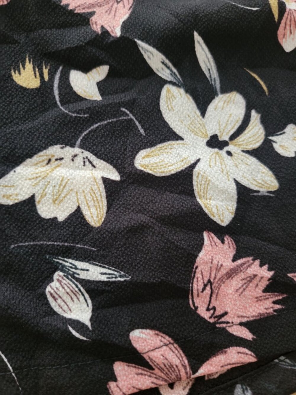 Shein Curve Black Floral Print 3" Shorts - Picture 2 of 7